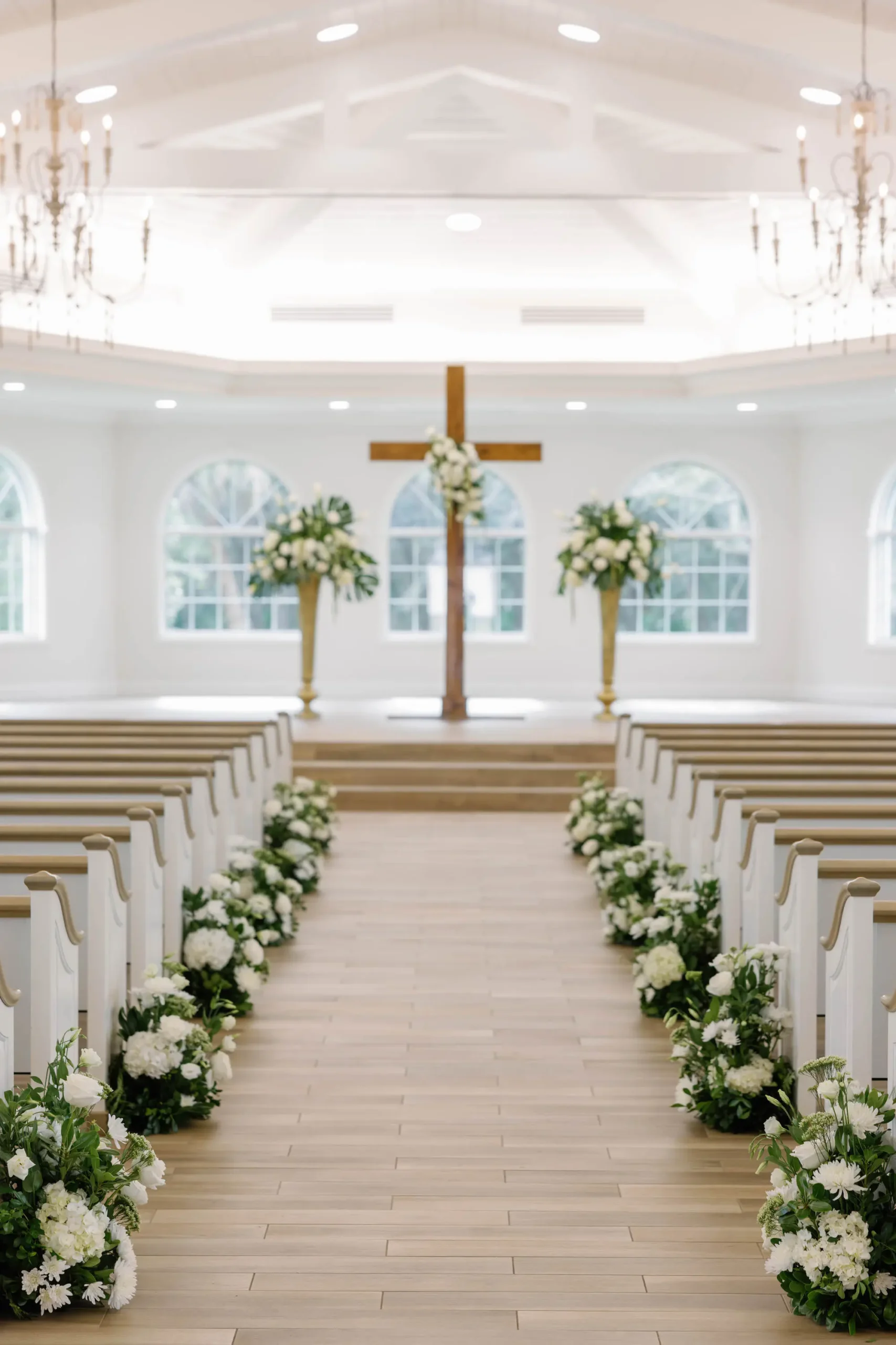 https://marrymetampabay.com/wp-content/uploads/2024/07/12Romantic-Black-and-White-Wedding-Inspiration-Harborside-Chapel-jpg.webp?utm_source=chatgpt.com